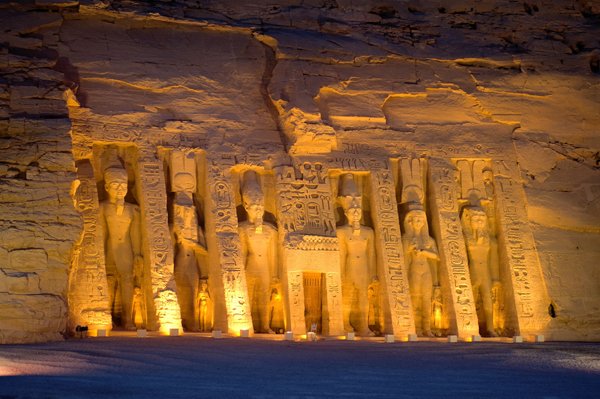 Cairo day Tour: 1-day Cairo to Abu Simbel tour showing the Great Temple of Ramses II and the smaller Temple of Nefertari