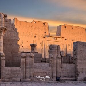 Luxor Day Tours : 1-day Luxor tour visiting Edfu Temple and Kom Ombo Temple with a private Egyptologist guide and air-conditioned transfers