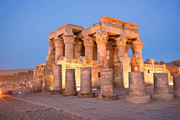 Luxor Day Tours : 1-day Luxor tour visiting Edfu Temple and Kom Ombo Temple with a private guide and air-conditioned transfers