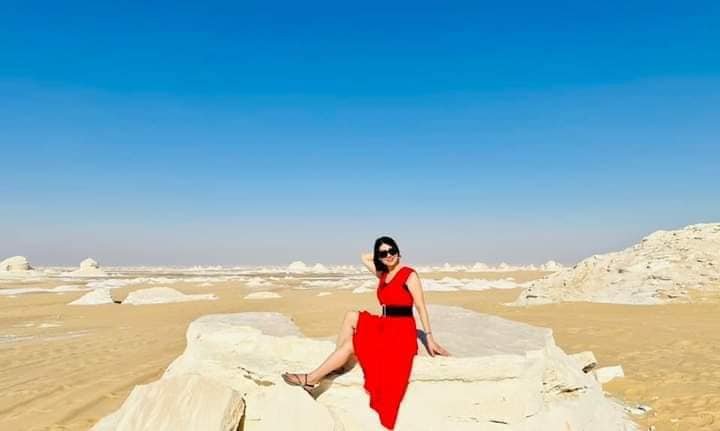 Egypt Budget tour exploring Cairo’s Pyramids, Egyptian Museum, and the White Desert landscapes with sand dunes and desert adventure