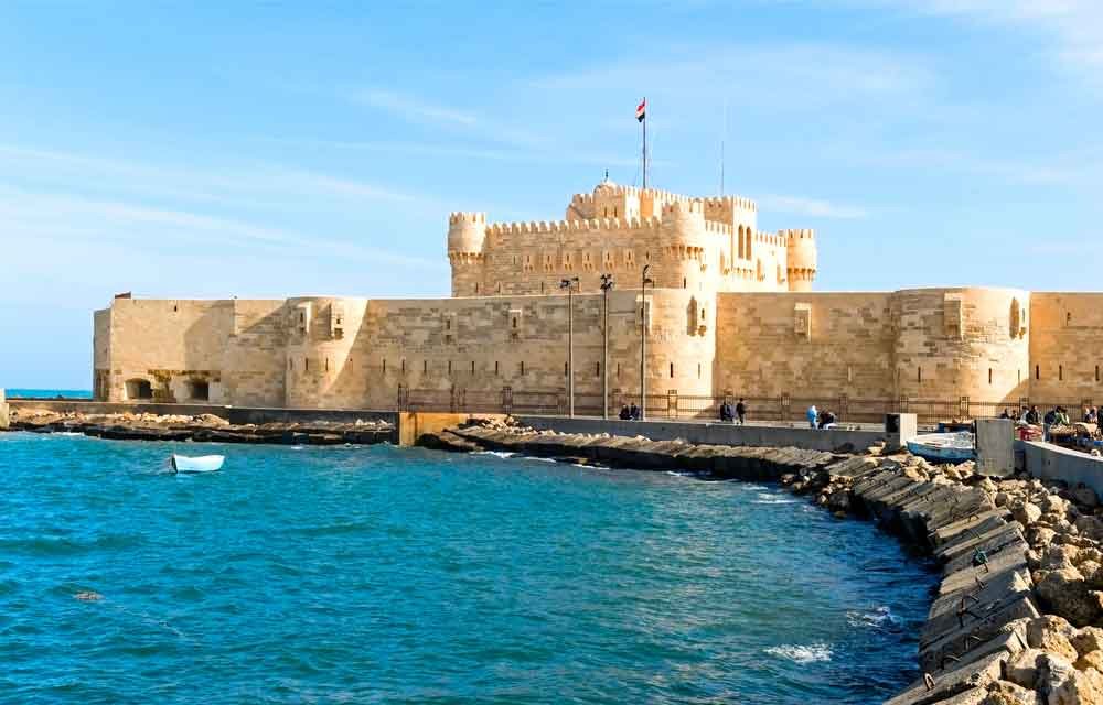 Egypt Standard Tour: The Citadel of Qaitbay on the Alexandria coast and the Giza Pyramids in Cairo.
