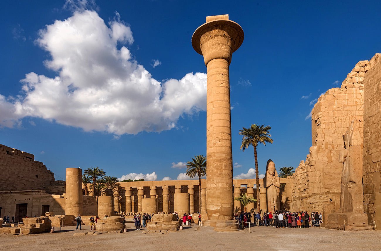 “Luxury 15-day Egypt tour visiting Cairo, Aswan, Luxor, pyramids, temples, and Nile highlights”