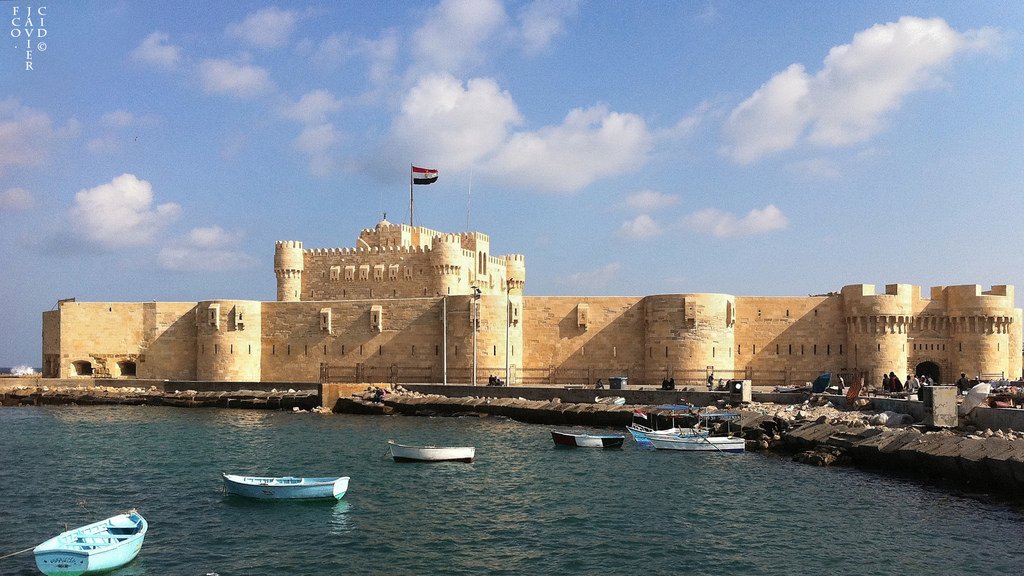 6-day Egypt budget tour visiting Cairo, Alexandria, Luxor, and Aswan with pyramids, temples, and iconic landmarks