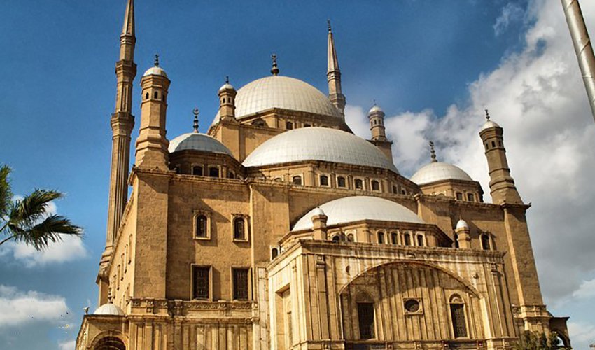 “Luxury 15-day Egypt tour visiting Cairo, Aswan, Luxor, pyramids, temples, and Nile highlights”