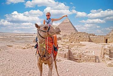Egypt Tour : Day tour to Memphis open air museum, Saqqara necropolis and Giza pyramids from Cairo