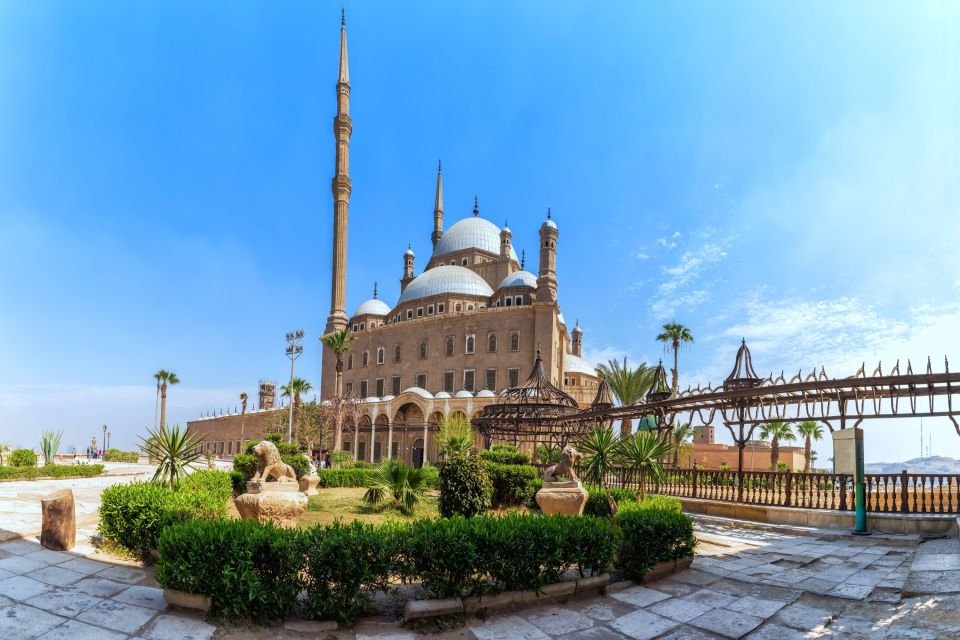 Egypt Day Tours: Tourists visiting the Giza Pyramids, the Citadel of Saladin and Khan El Khalili Bazaar during a Cairo day tour